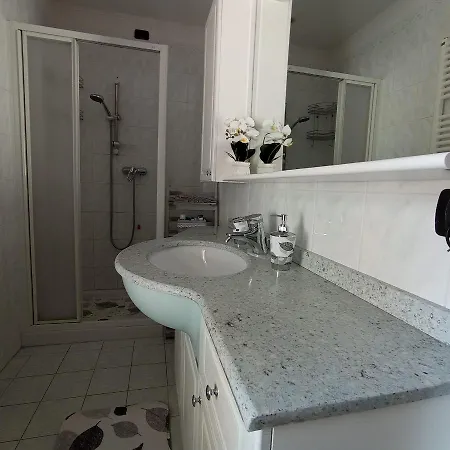 Little Flower Домазо