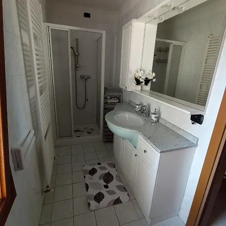 Little Flower Домазо